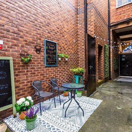 Stylish Chester City Centre Apartment By 53 Degrees Property, Ideal For Couples & Business Professionals - Sleeps 4 Bagian luar foto