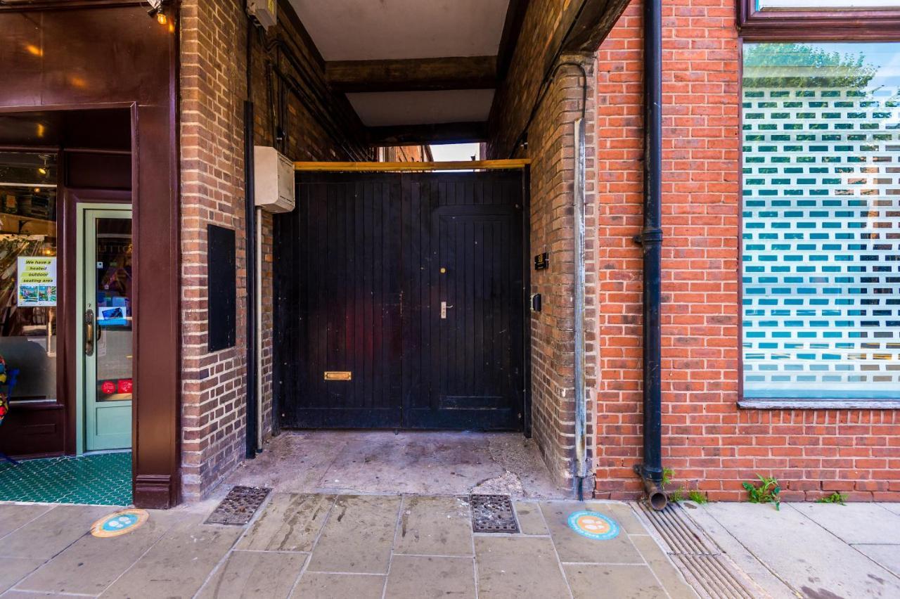 Stylish Chester City Centre Apartment By 53 Degrees Property, Ideal For Couples & Business Professionals - Sleeps 4 Bagian luar foto